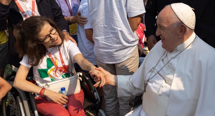Papa Francisco volta a falar de improviso e privilegia contacto direto