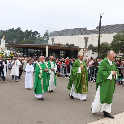 Reitor do Santuário de Fátima convida peregrinos a aprender com  Jesus que Deus “nunca nos sobrecarrega nem é antipático”