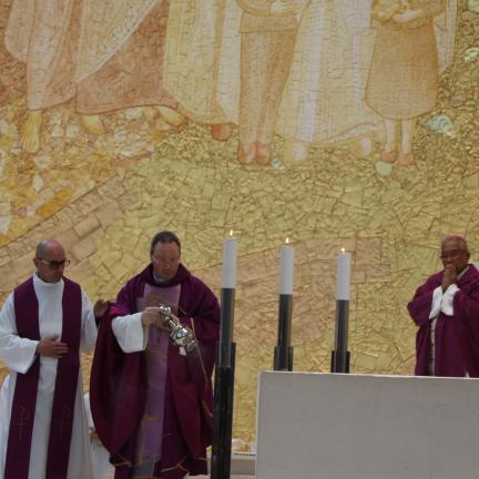 Reitor do Santuário de Fátima alerta peregrinos para a ilusão que é “saciar a sede” com bens materiais