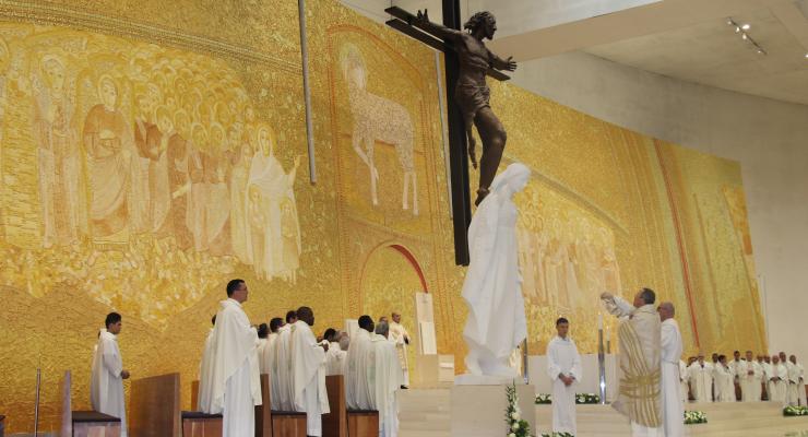 A Última Ceia convoca-nos para dois mandatos: a celebração da Eucaristia e a disponibilidade para o serviço ao outro, afirma reitor do Santuário