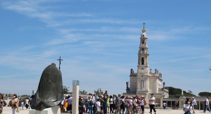 Peregrinos desafiados a escutar Jesus mesmo “na gritaria das praças digitais”