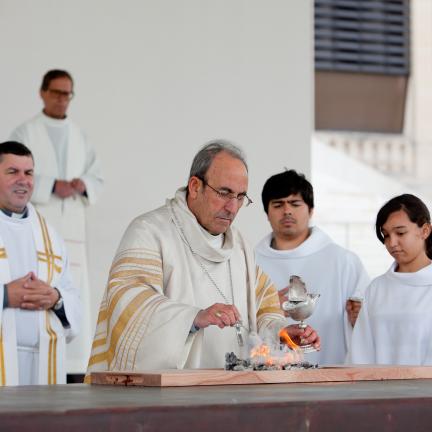 Obispo de Leiria-Fátima presidió la dedicación del nuevo altar del recinto de oración del Santuario