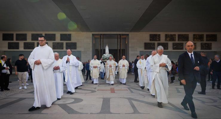 Dedicação da Basílica da Santíssima Trindade celebrada com apelo à comunhão eclesial e à união com o Papa