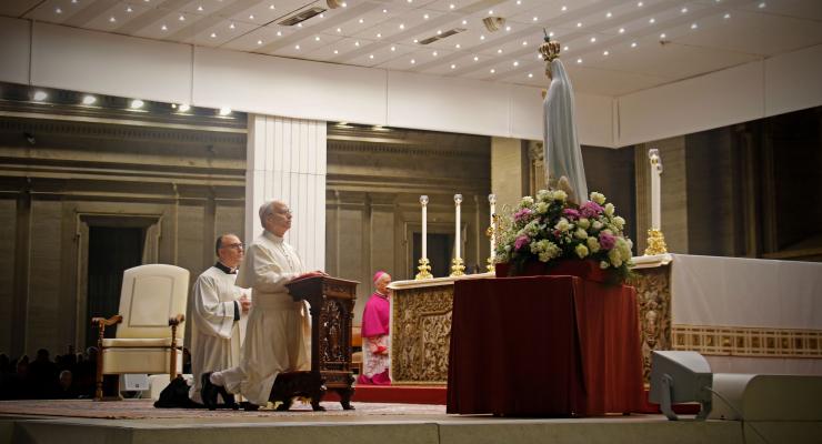 Leão XIV rezou pela paz diante da Imagem de Nossa Senhora de Fátima