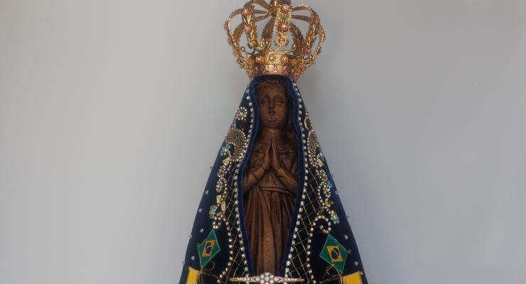 Santuário de Fátima recebe novo manto para a Imagem de Nossa Senhora Aparecida