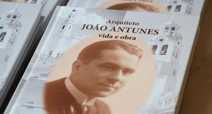 Vida e Obra de um dos arquitetos da Basílica de Nossa Senhora do Rosário de Fátima publicada em livro