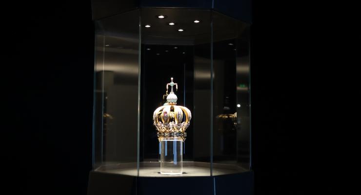 Coroa de Nossa Senhora de Fátima exposta em Lisboa na Bienal de Joalharia Contemporânea