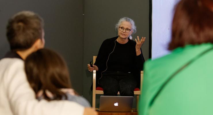 Ana Lima-Netto apresentou obra “In Paradisum”, na penúltima visita temática à exposição temporária do Santuário