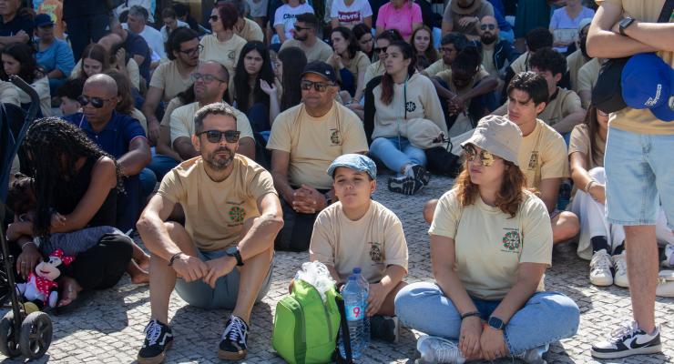 "O mundo precisa de cristãos unidos para servir"